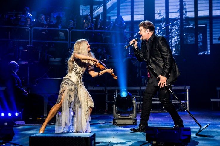 5-1490_Máiréad Nesbitt and Rob Evan in ROCKTOPIA (credit Matthew Murphy)